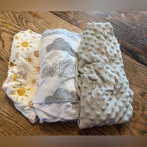 2 Crib Sheets / 1 Changing Table Cover